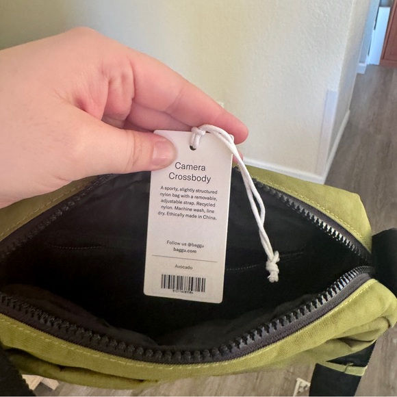 BAGGU Camera Crossbody in Avocado - Picture 3 of 5